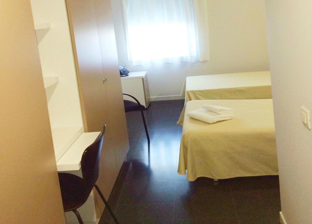 Residencia Universitaria Resa Roberto De Nobili ซันต์กูกัต เดล บาเยส ภายนอก รูปภาพ