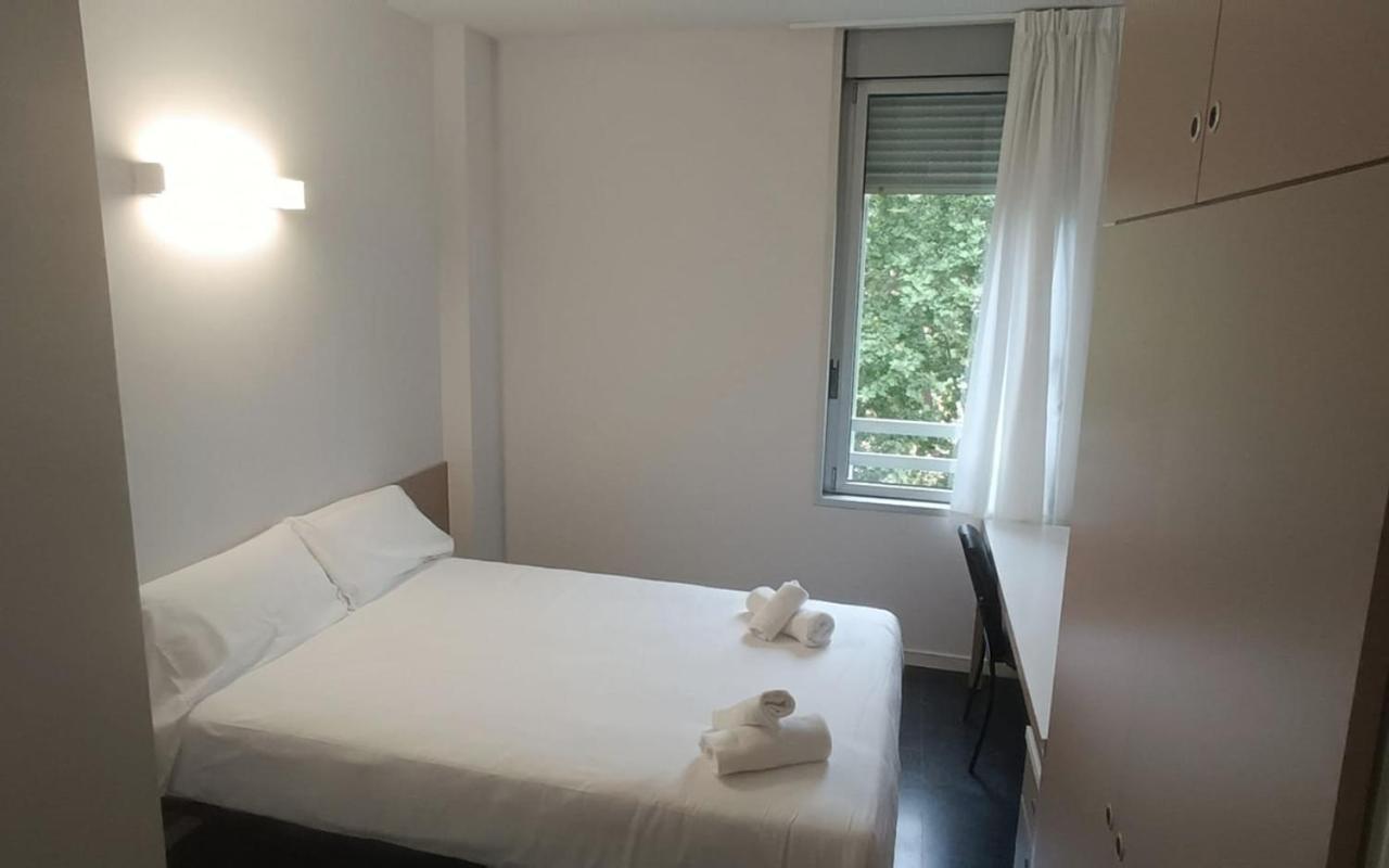 Residencia Universitaria Resa Roberto De Nobili ซันต์กูกัต เดล บาเยส ภายนอก รูปภาพ