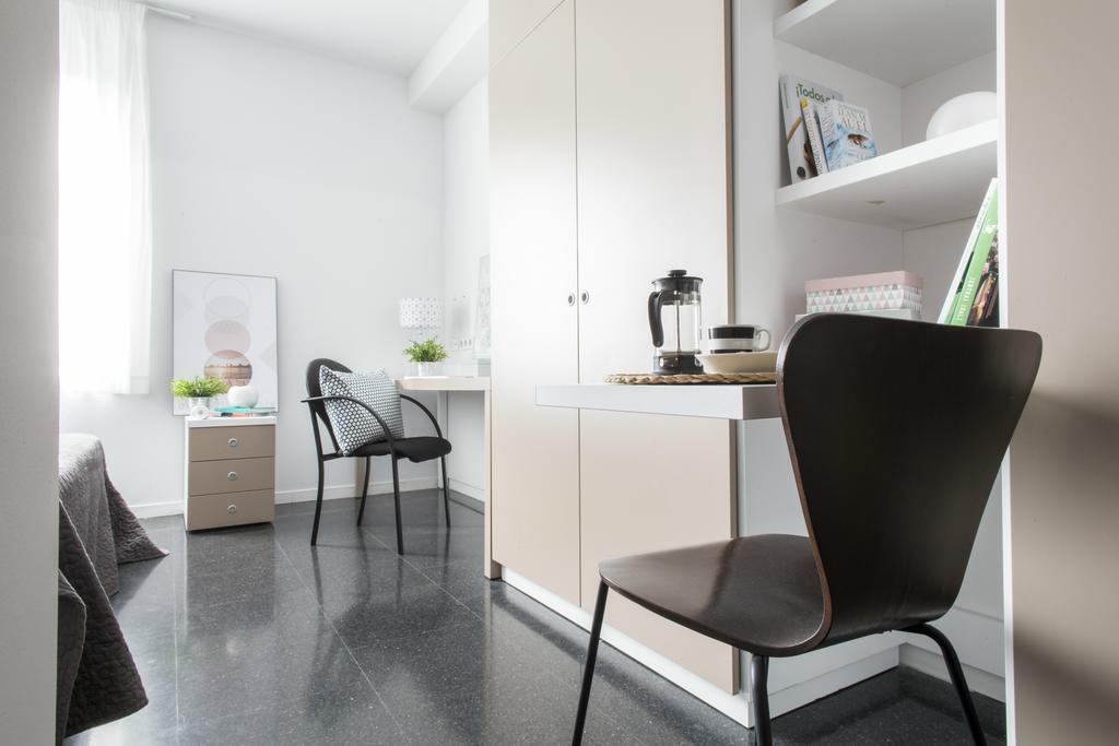 Residencia Universitaria Resa Roberto De Nobili ซันต์กูกัต เดล บาเยส ภายนอก รูปภาพ