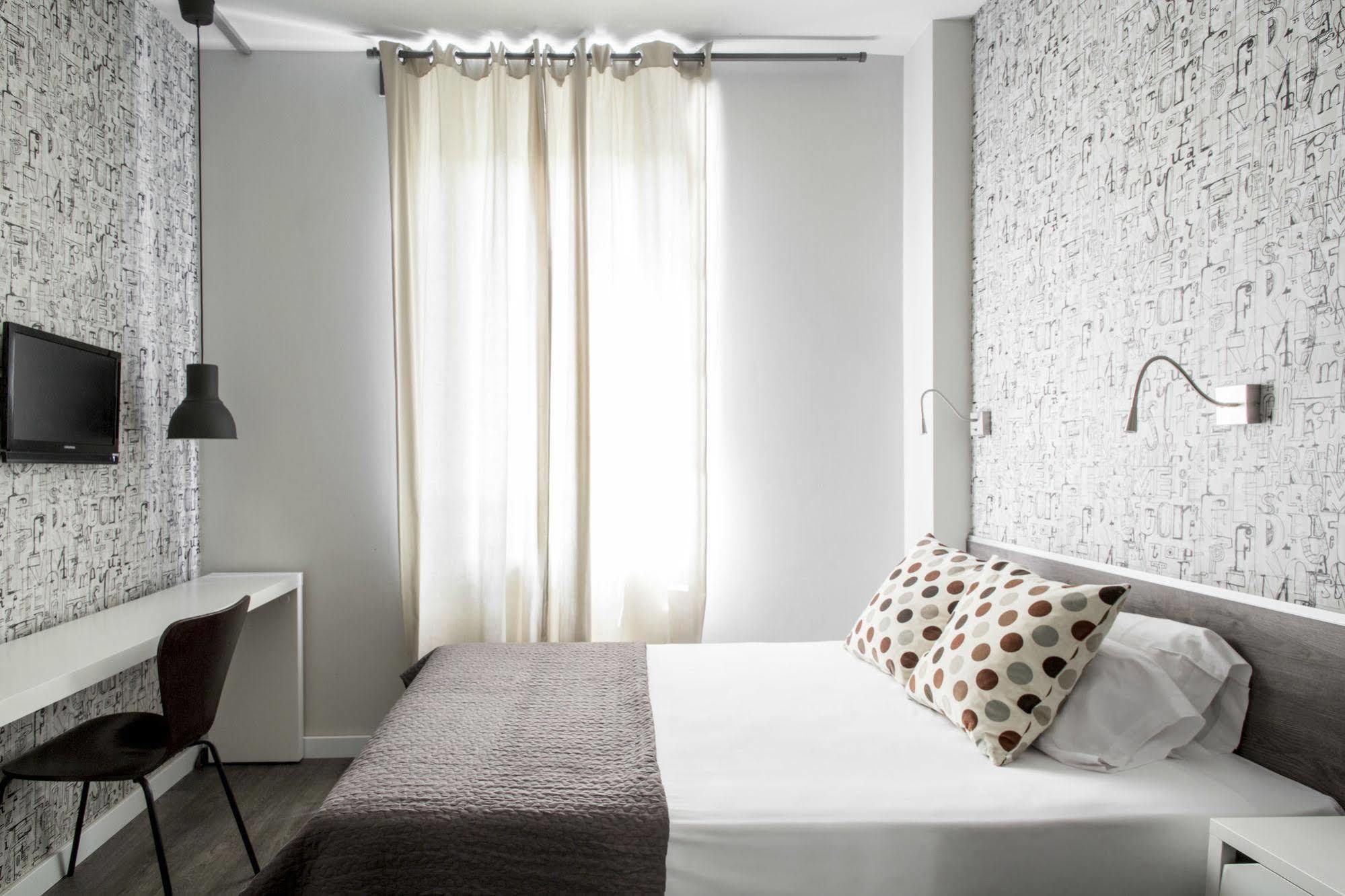 Residencia Universitaria Resa Roberto De Nobili ซันต์กูกัต เดล บาเยส ภายนอก รูปภาพ