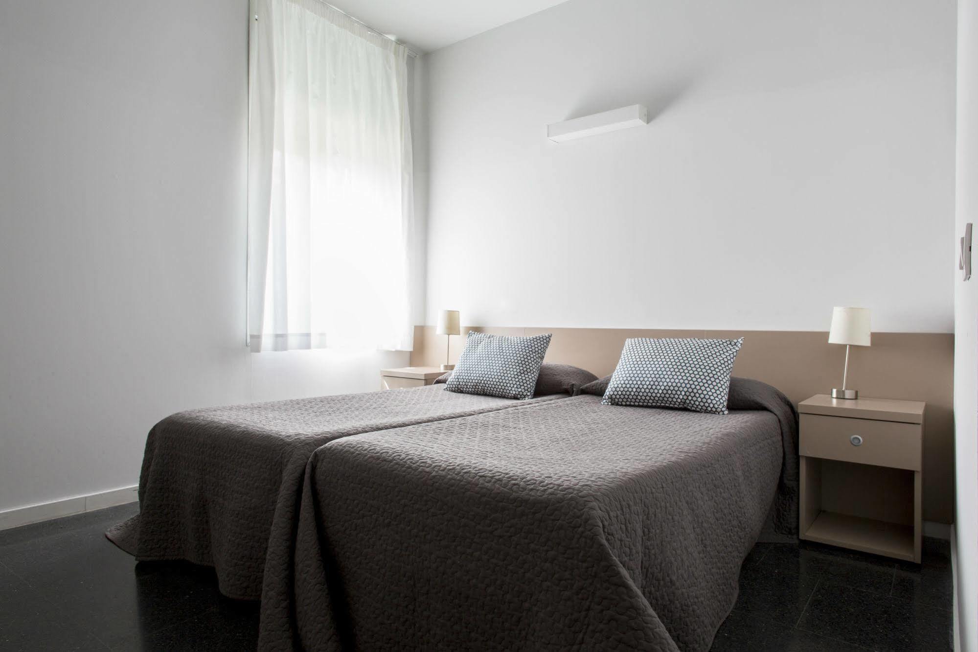 Residencia Universitaria Resa Roberto De Nobili ซันต์กูกัต เดล บาเยส ภายนอก รูปภาพ