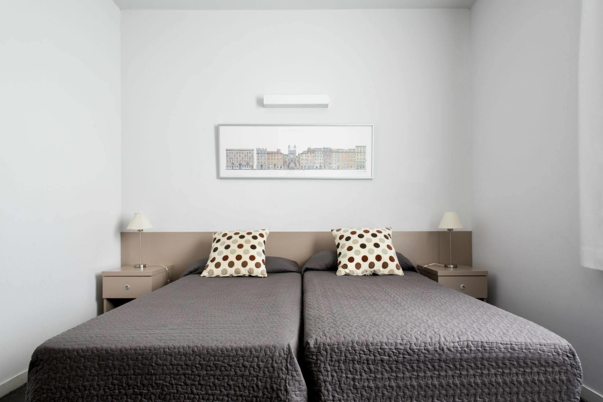 Residencia Universitaria Resa Roberto De Nobili ซันต์กูกัต เดล บาเยส ภายนอก รูปภาพ