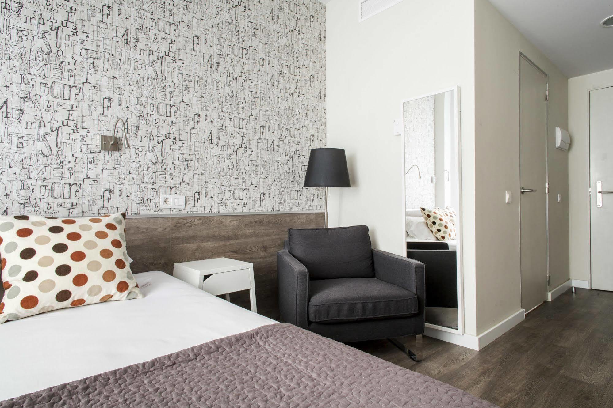 Residencia Universitaria Resa Roberto De Nobili ซันต์กูกัต เดล บาเยส ภายนอก รูปภาพ
