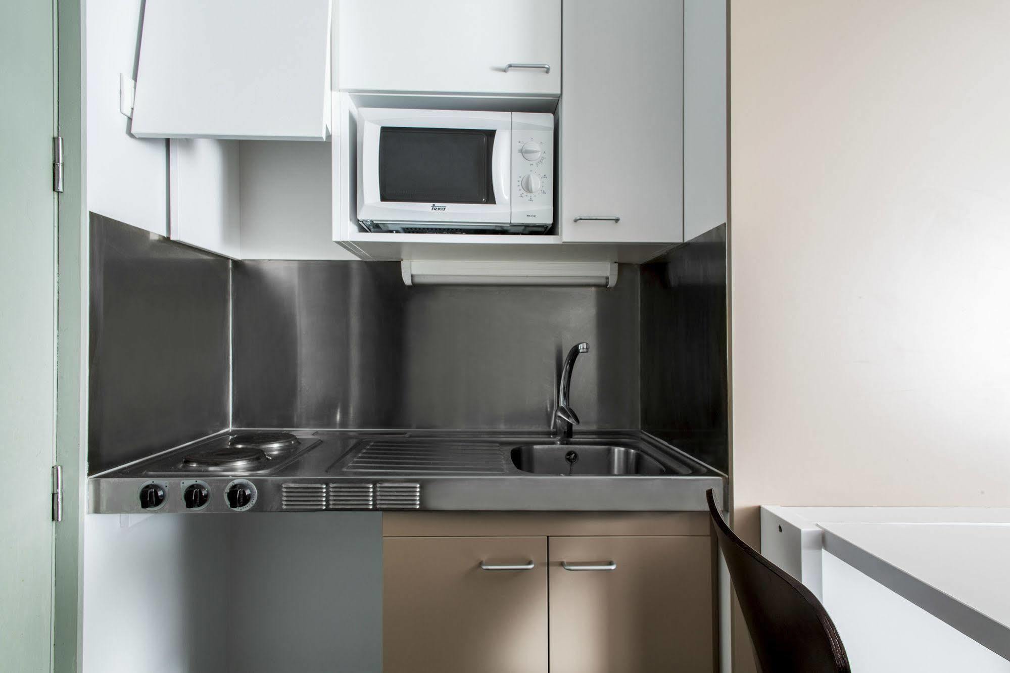 Residencia Universitaria Resa Roberto De Nobili ซันต์กูกัต เดล บาเยส ภายนอก รูปภาพ